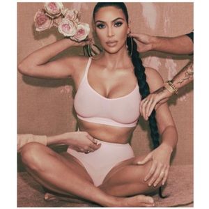 NEW Skims Sculpting Mid Waist Briefs